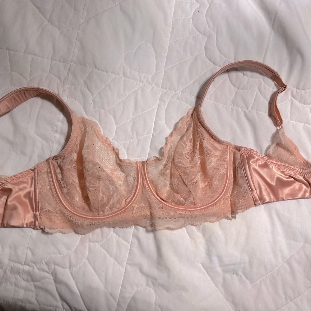 Pretty peach lace unlined bra, side support, back smoothing, padded straps
